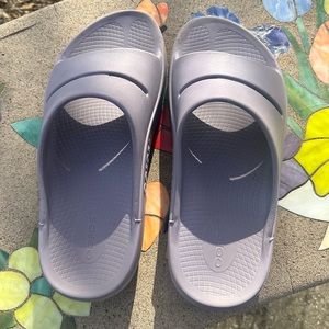 Oofos slides unisex